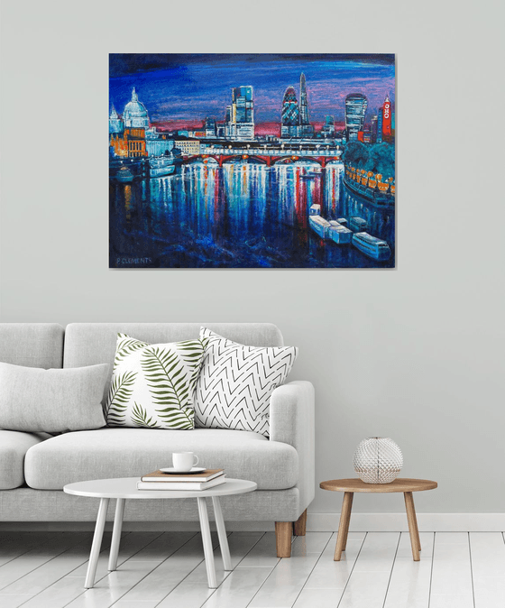 London cityscape St Pauls to Oxo Tower