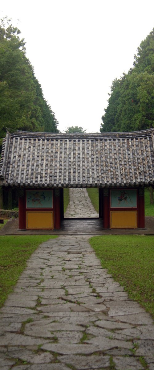 A Corridor of Green Toward the Gate by sangwon jeon