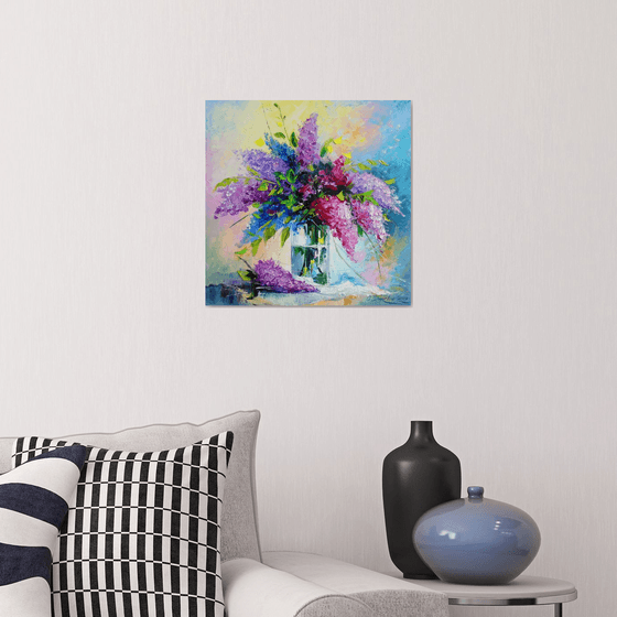 A bouquet of lilacs in a glass