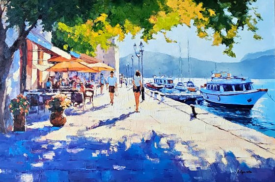 Stroll Along the Bay