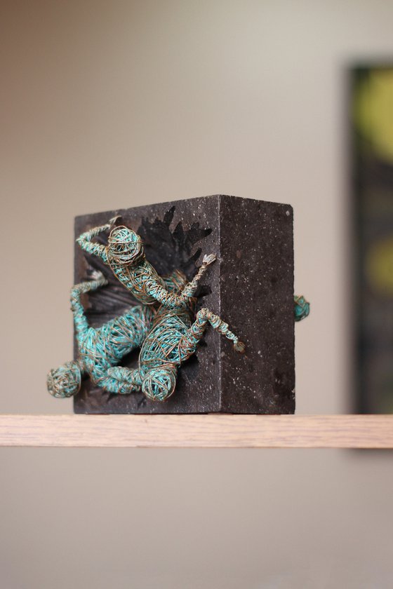 Escape from the square (13x13x16 1.7kg copper, tufa)