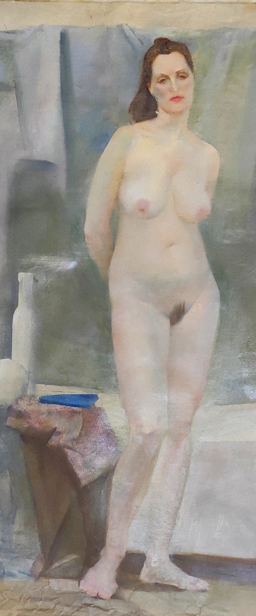 Nude on gray by Dmitrii Ermolov