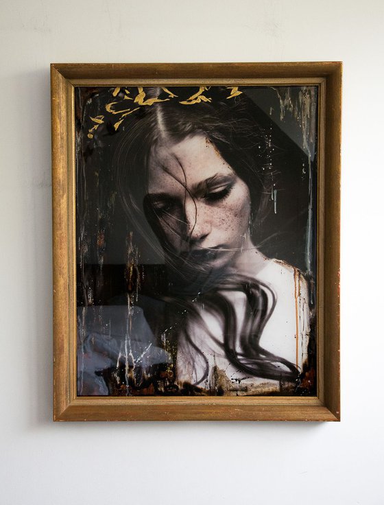 "Dreamworld" (92x74x5cm) - Unique framed portrait artwork on wood (abstract, portrait, goldleafs, gold, framed, original, epoxy, painting, unique, 3D, decay)