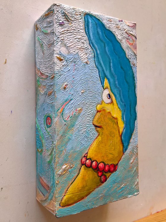 - MARGE MOON - ( 23 x 12 x 6 cm )