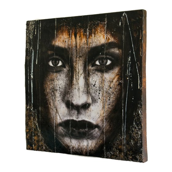 "Cisca Endless" (70x70x4 cm) - Unique portrait artwork on wood (abstract, portrait, gold, original, resin, beeswax, painting)