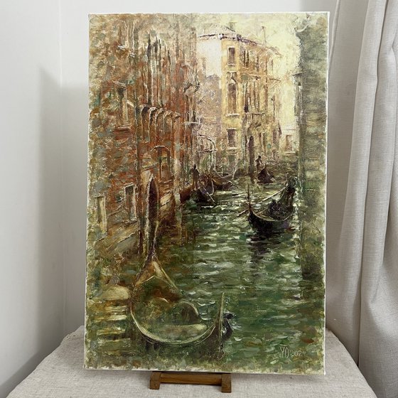 Romantic	Venice canal