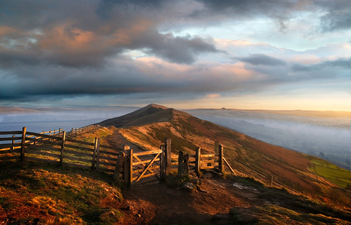 Mam Tor sunrise by DAVID SLADE