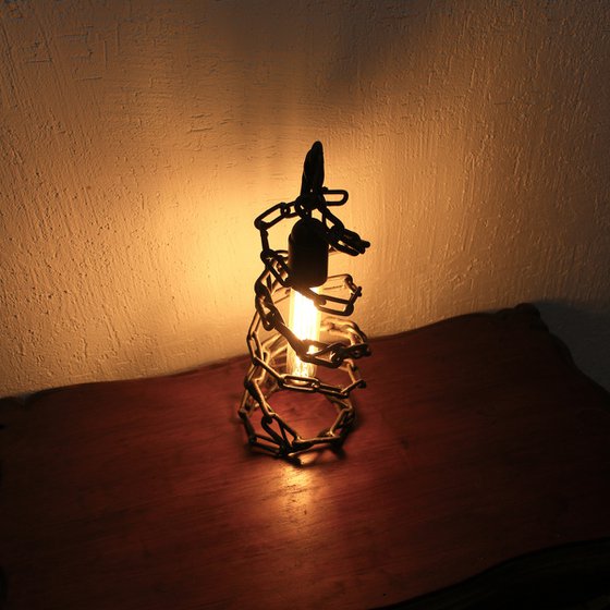 Spiral chain lamp