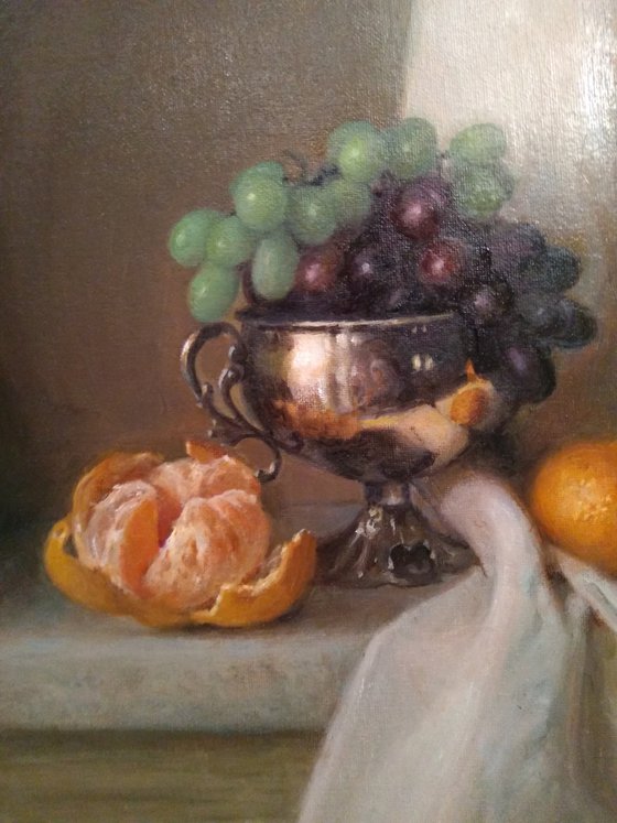 Bowl With Grapes And Tangerines