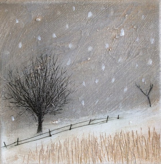 “Snowy Haze” Miniature Size 15x15x4cm