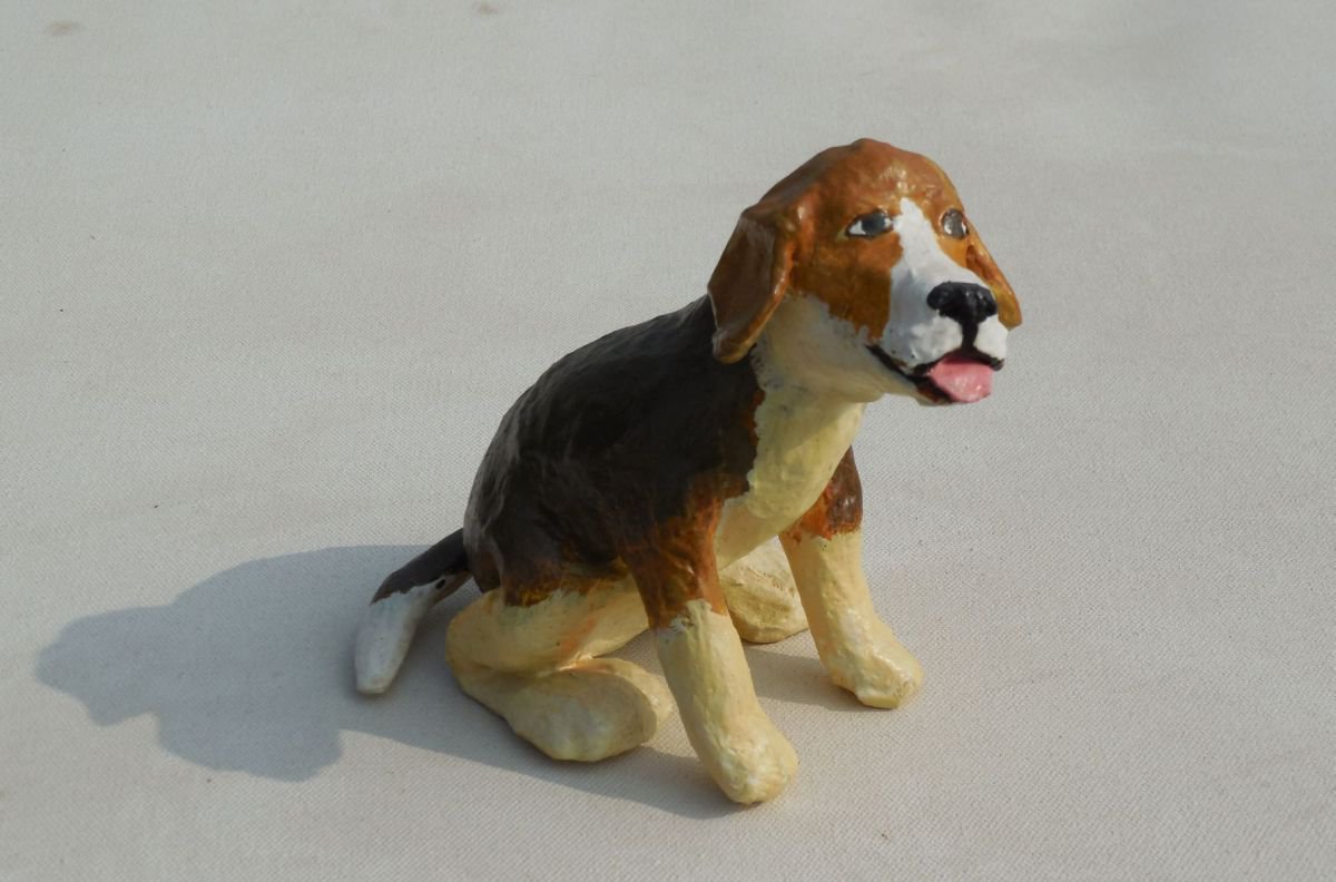 Beagle Dog Paper Sculpture by Shweta Mahajan