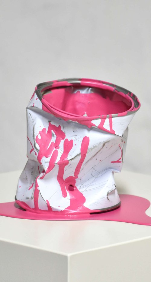 Le vieux pot de peinture rose by Yannick Bouillault