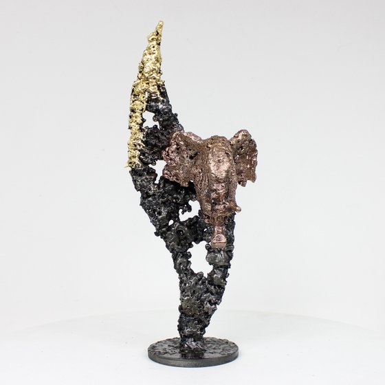 Flame elephant 39-22 - Metal animal sculpture - head elephant bronze and steel lace with 24 carats gold leaves