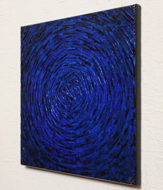 Dark blue concentric shine