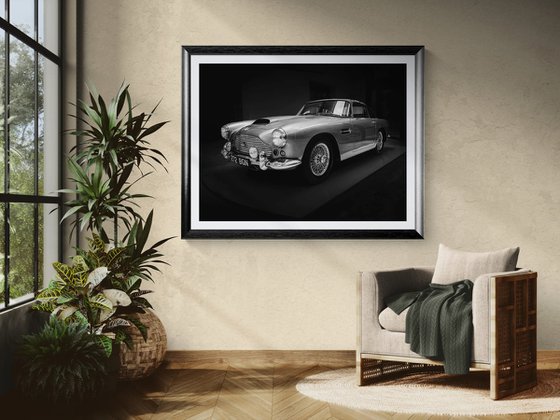 Aston Martin DB4