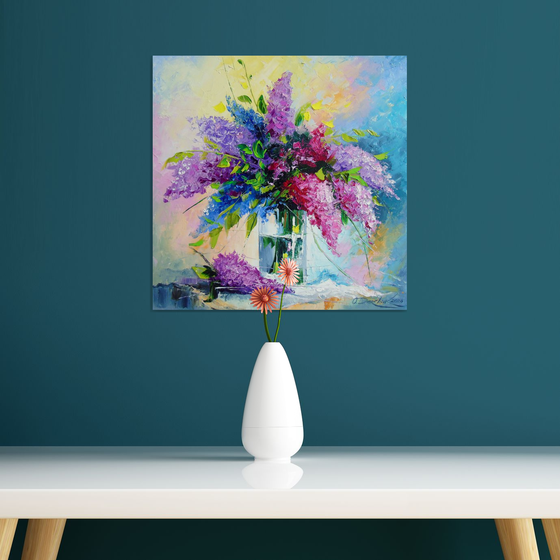 A bouquet of lilacs in a glass