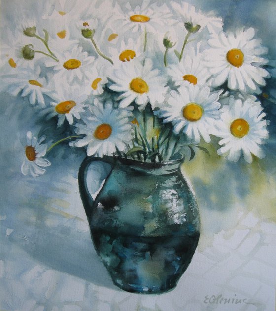 Pot with daisies