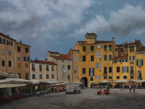 Piazza dell'Anfiteatro, Lucca by Tom Clay