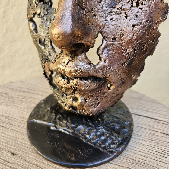 A tear 58-23 - Face sculpture metal lace steel and bronze