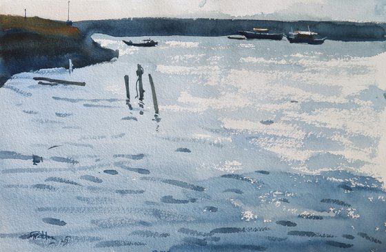 Sun shines on Thalayi harbour