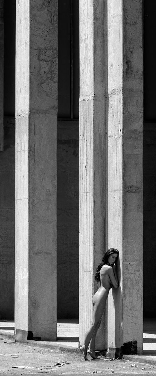 Colonnade I. - Art Nude by Peter Zelei