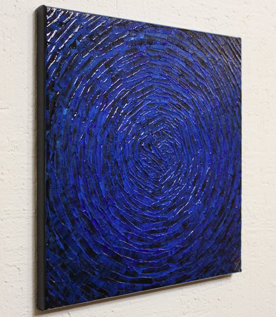 Dark blue concentric shine