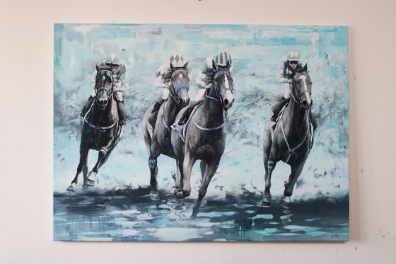 Blue light. Horse racing.