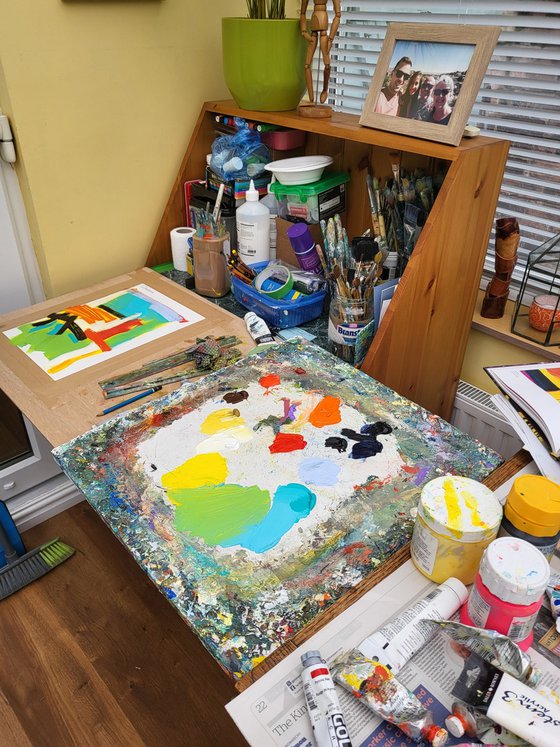 NIGHT SHAKES THE DAY