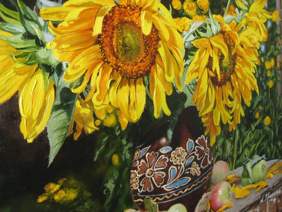 A bouquet of sunflowers in the Ukrainian ceramic jug