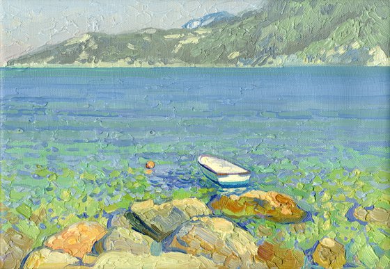 A boat near the rocks in Turunc