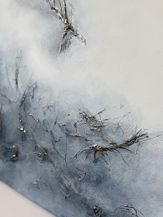 Golden Traces of Mist