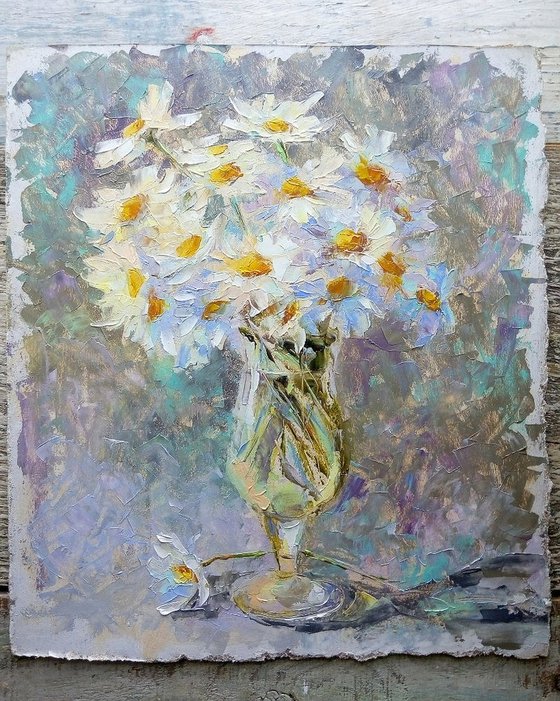 Daisies in a glass