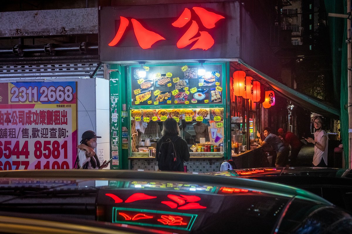 Midnight diners by Sergio Capuzzimati