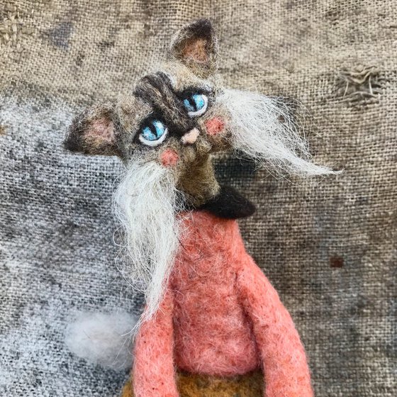 Grenadine, felted wool cat