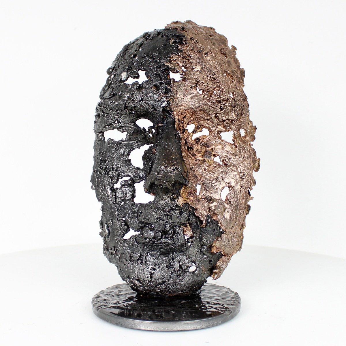 A tear 24-22 - Face sculpture bronze steel by Philippe Buil