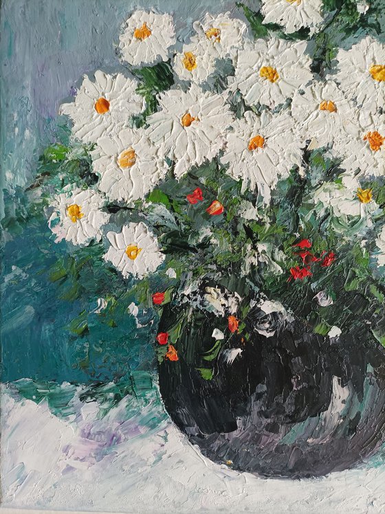 Daisies in a vase