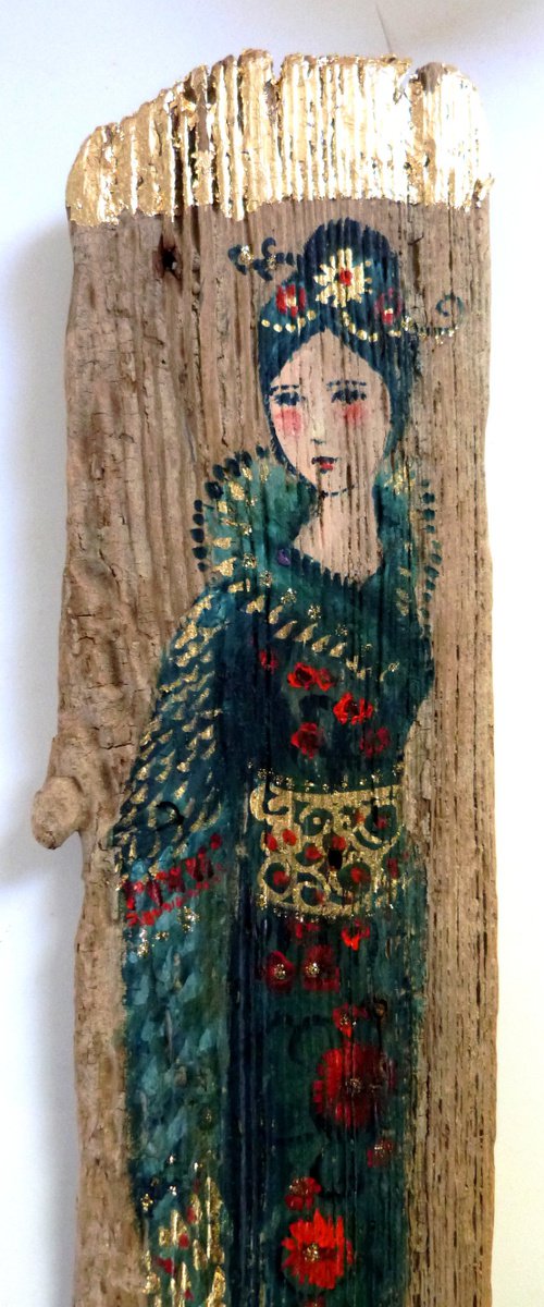 Driftwood painting, geisha with kimono. Kim Satin by Loetitia Pillault