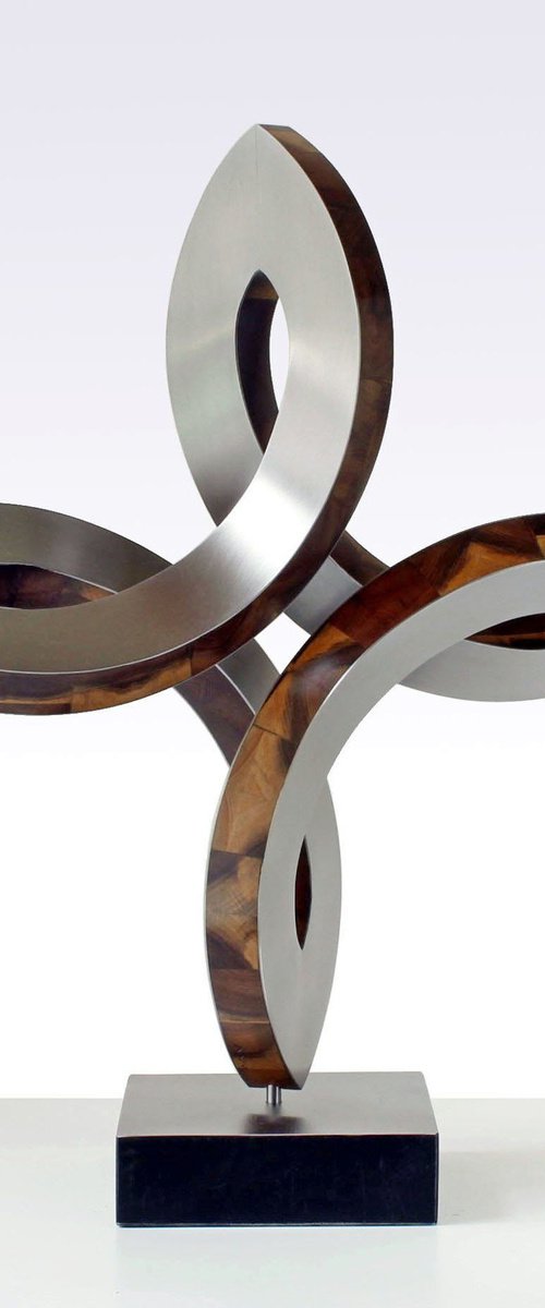 oscillating sequence by Nikolaus Weiler