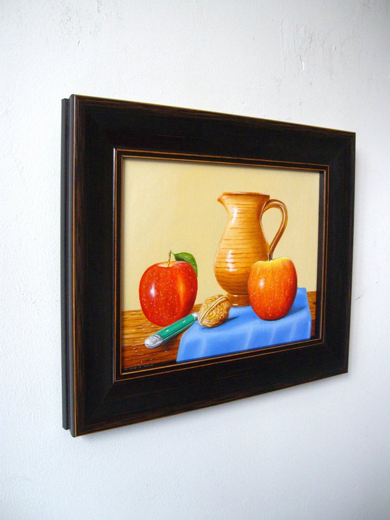 Two apples on the table