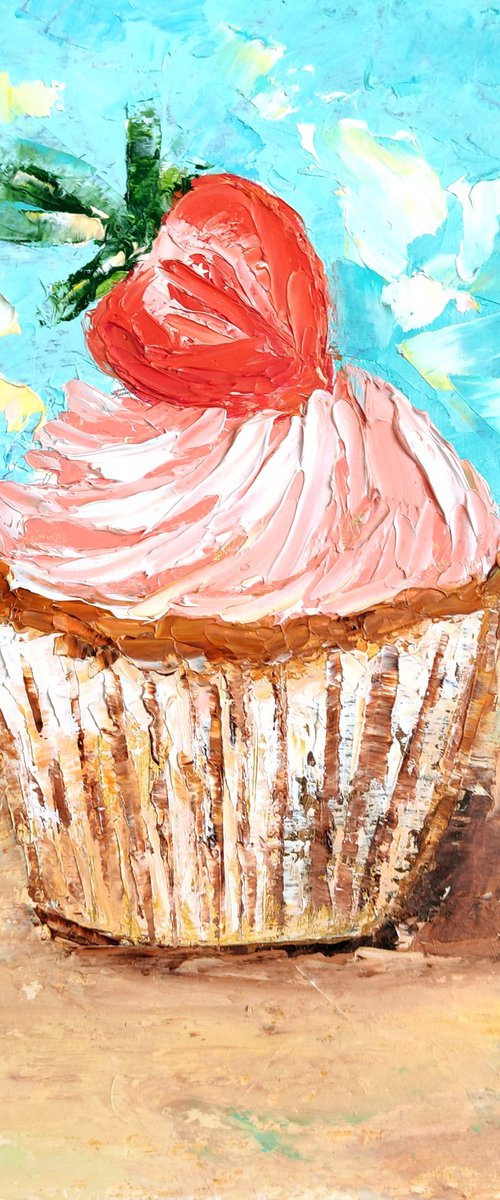 Cupcake with strawberries by Yulia Berseneva
