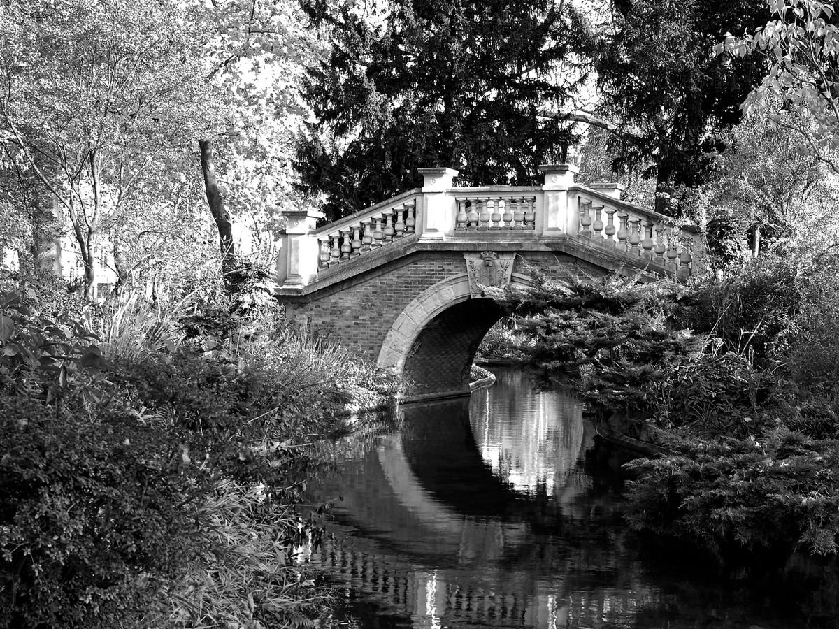 Photorealistic Cityscapes Photograph By Alex Cassels, 24 X 19, Le Petit Pont Du Parc Monceau, Original Artwork