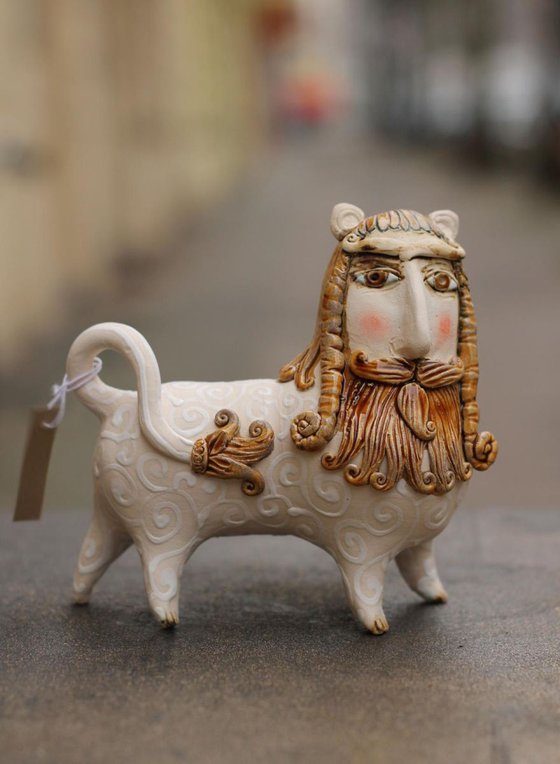 Lion the King. Small ceramic Sculpture