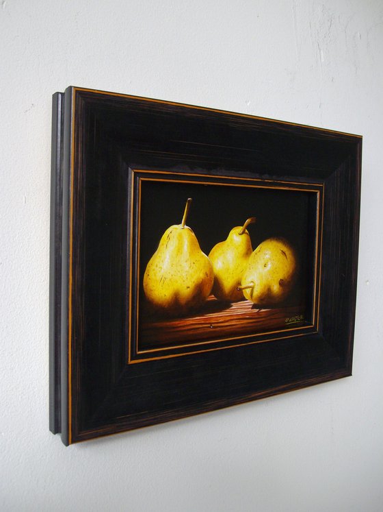 3 pears in chiaroscuro