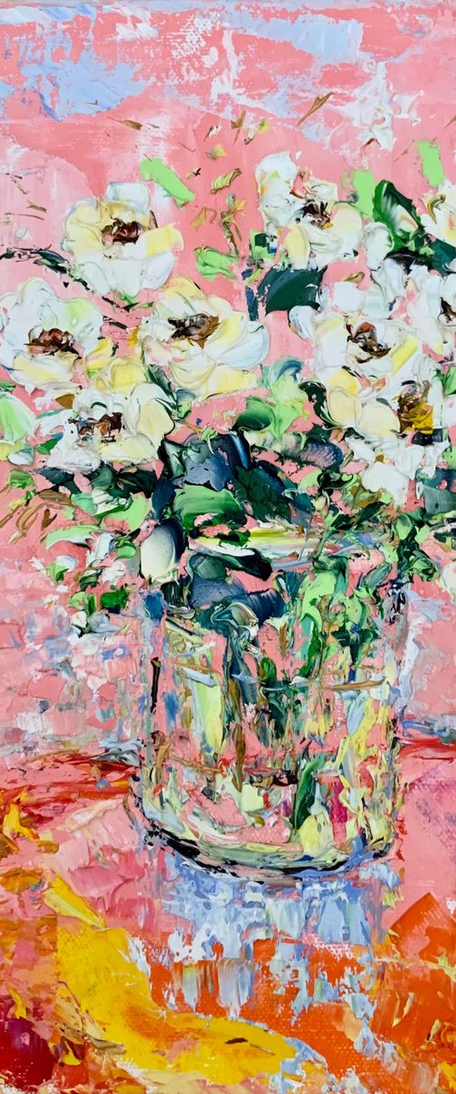 White flowers in vase by Vilma Gataveckienė