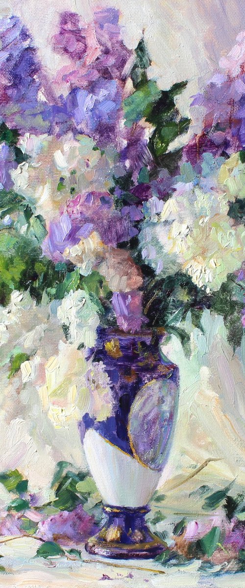 Lilac in an antique vase by Volodymyr Tarabanov