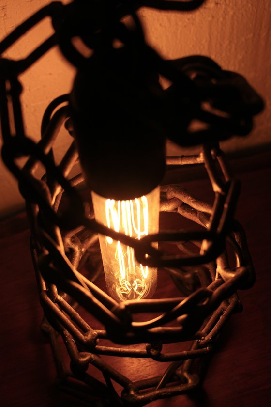 Spiral chain lamp