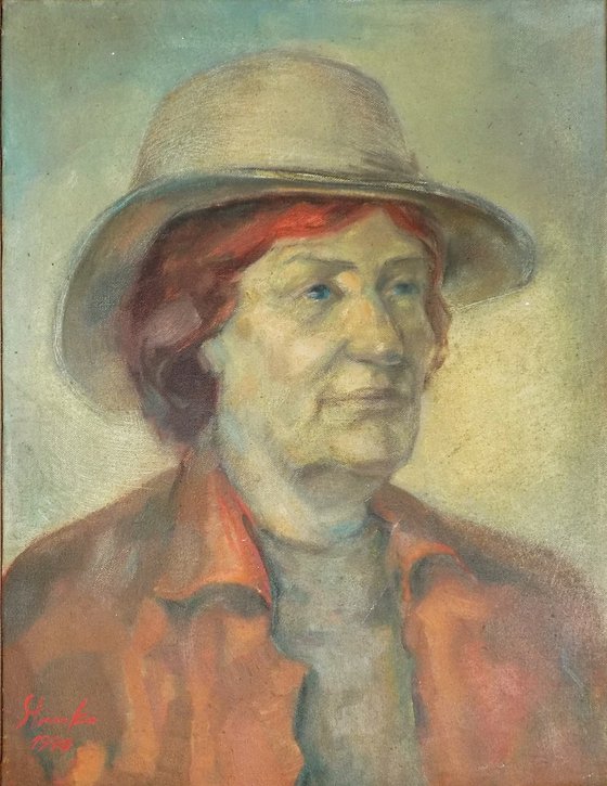 A lady in a hat