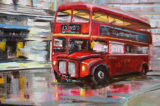 British icon No.2 Red bus