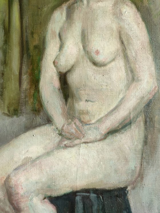 Nude in grey