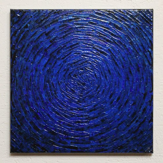 Dark blue concentric shine